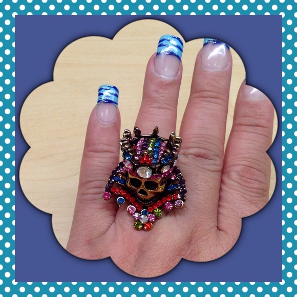 🎄New Multi Color Crystals Skull Fashion Ring. - Picture 2 of 4