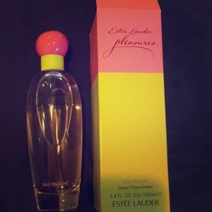 Estée Lauder pleasures perfume