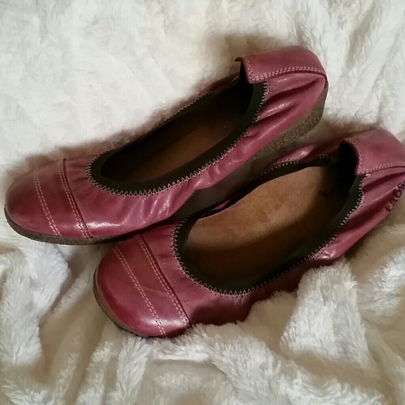 TAOS TRAVEL SHOE