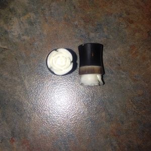 White rose gauges size 0