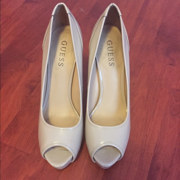 Guess Pumps