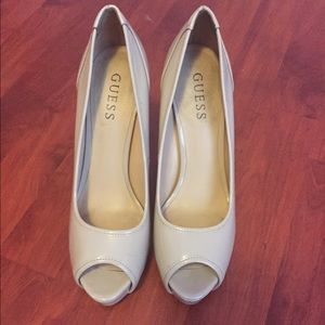 Guess Pumps