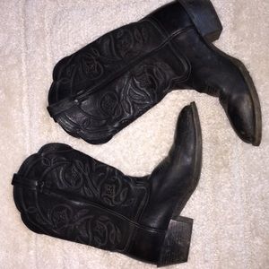 ARIAT classic cowgirl boots