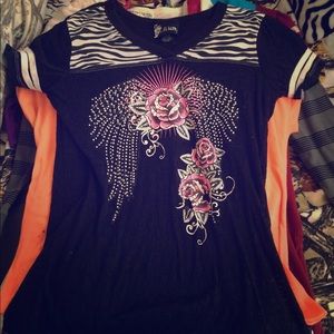 Black t shirt with sequins and flower