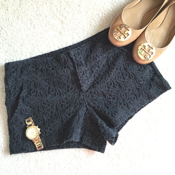 🌞NWOT Black Crochet Shorts!!