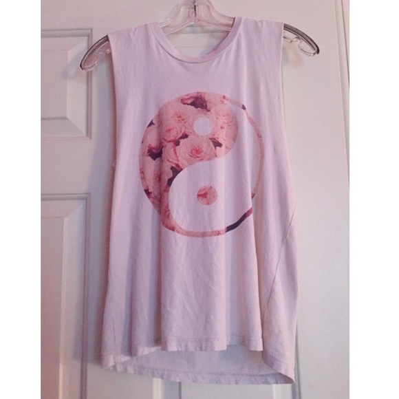 Brandy Melville Yin Yang tee