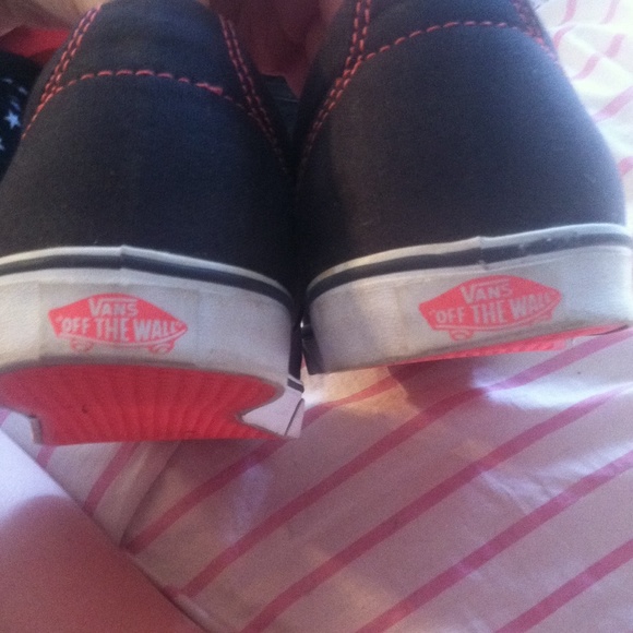 Vans - Picture 2 of 4