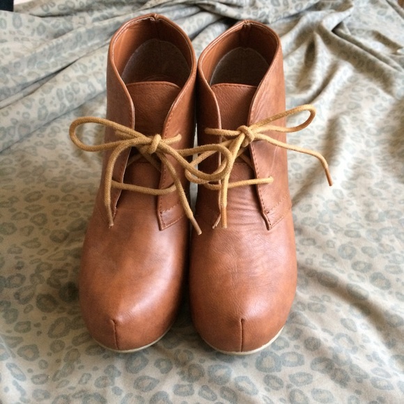 Brown wedges 💕 really cute ! 💕