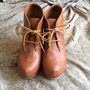 Brown wedges 💕 really cute ! 💕