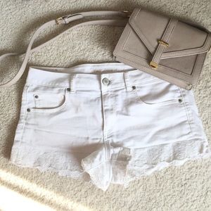 🌸American Eagle White Flower Denim Shorts