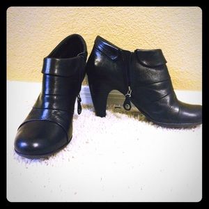 Size 7 adorable booties