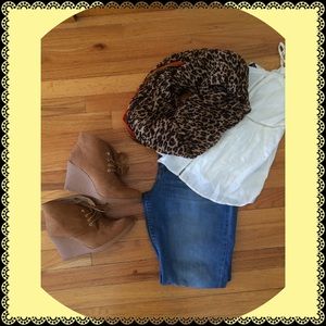 Construction style wedge booties😻