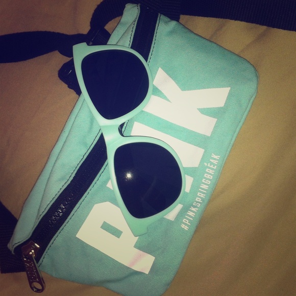 Selling a VS fanny pack