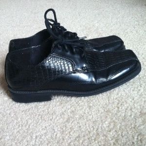 Black dress shoes