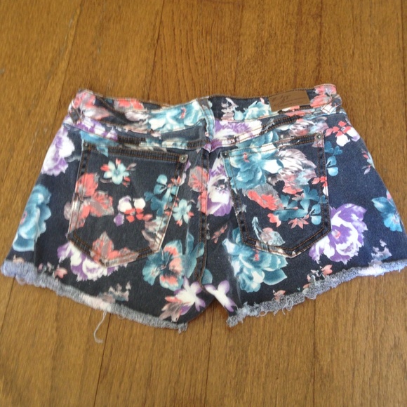 Floral Semi-high waisted shorts
