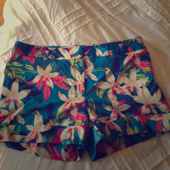 NWOT tropical express shorts