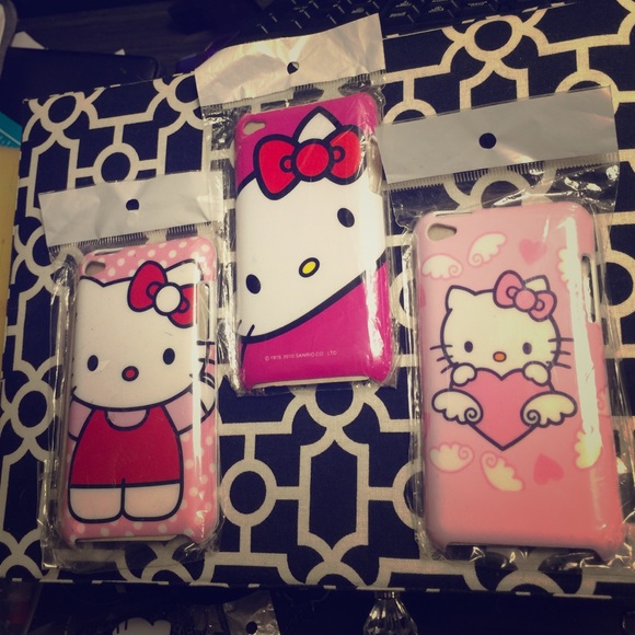 Your choice 2 Hello Kitty I-Touch 4 hard snapcases