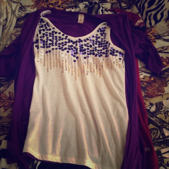 Purple/white shirt with 3/4 sleeve