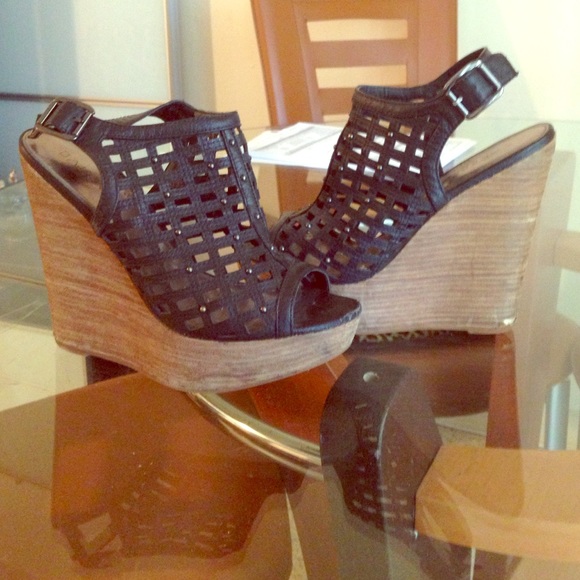 Black Wedges