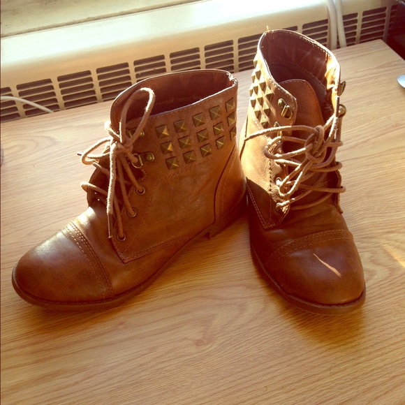 🎉BUY TODAY SALE 🎉 Brown leather studded boots