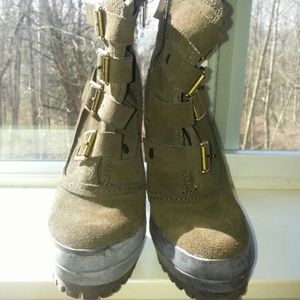 SALE!!  Never worn Steve Madden boots super cute