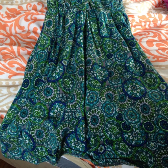 Super comfy, cute dress with back cut out - Picture 2 of 3