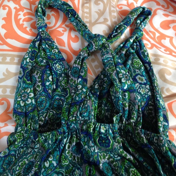 Super comfy, cute dress with back cut out - Picture 3 of 3