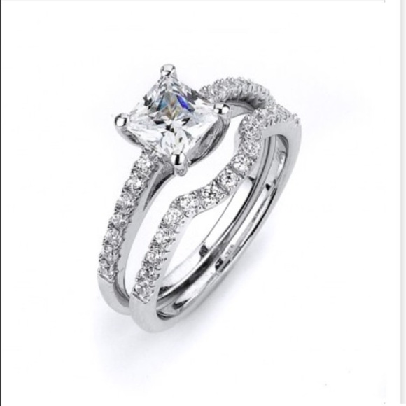 Jewelry - Sterling silver wedding with an engagment ring