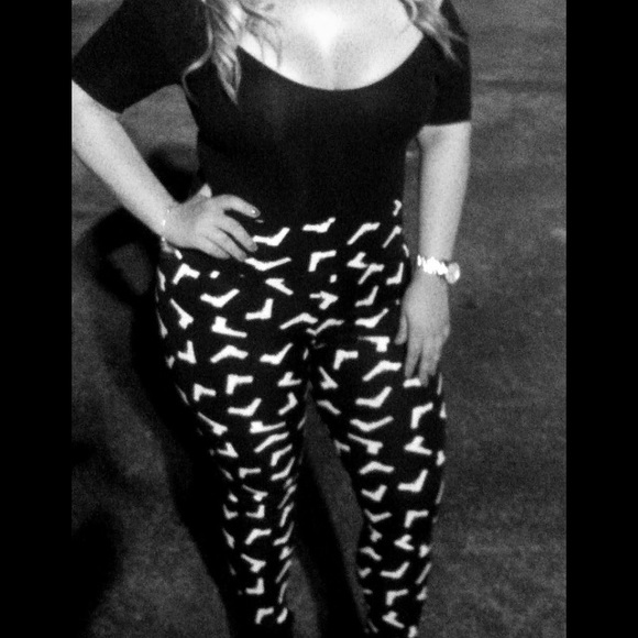 Black and white gun print high pants
