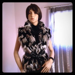 🎉host pick Faux fur blk white vest w/leather belt