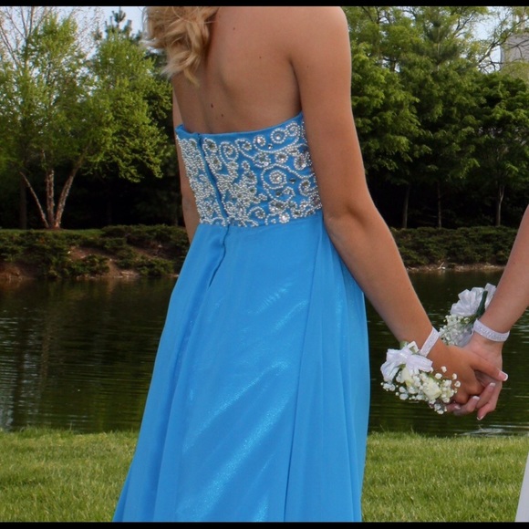 prom dress - Picture 3 of 4