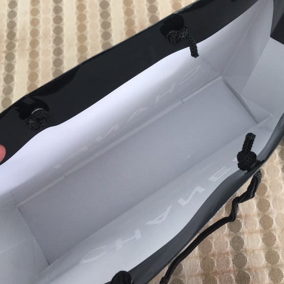 Authentic Chanel bag - Picture 3 of 4