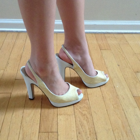 FABULOUS YELLOW PUMPS!! - Picture 1 of 3
