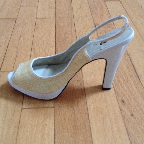 FABULOUS YELLOW PUMPS!! - Picture 3 of 3