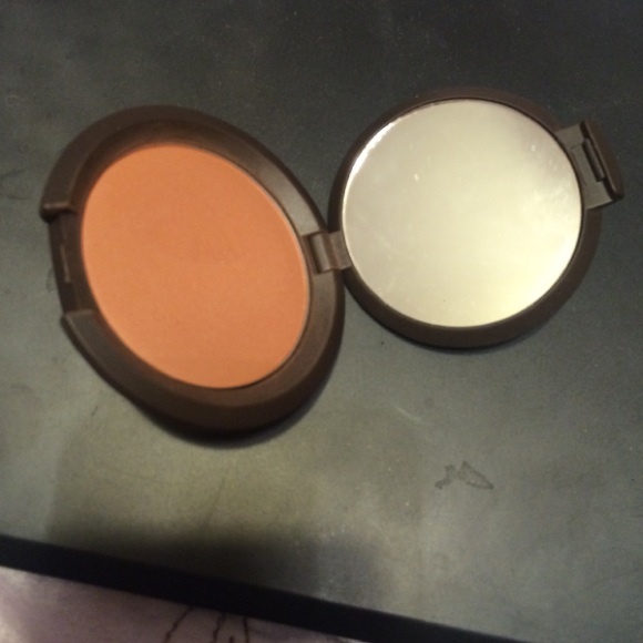 Becca blush ! Wild honey