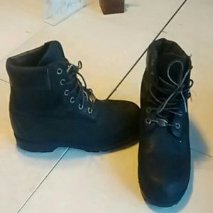 Timberland's waterproof black boots size 8W