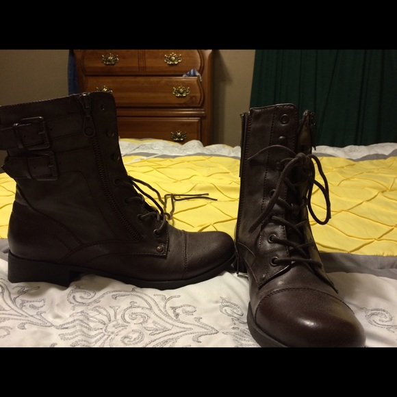 Guess boots