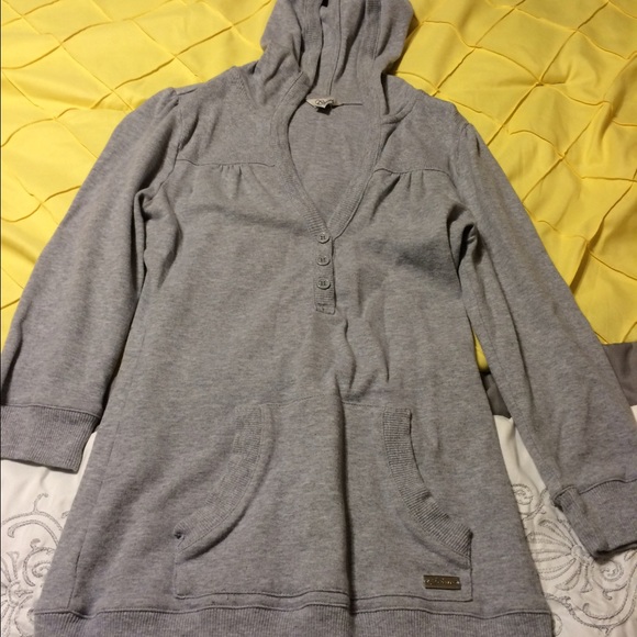 Grey 3/4 sleeve hooded top