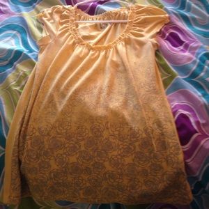 Short sleeved yellow flowers tee