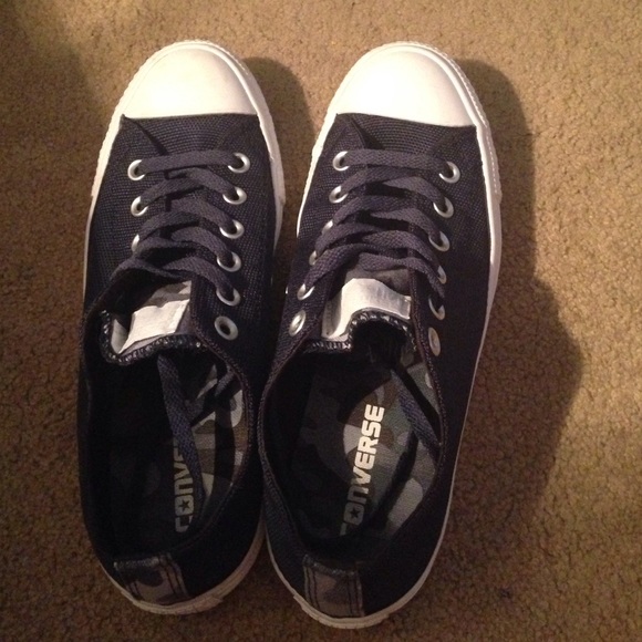 Navy blue converse