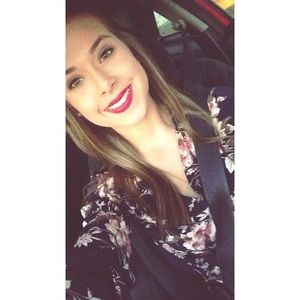 Meet your seller💞