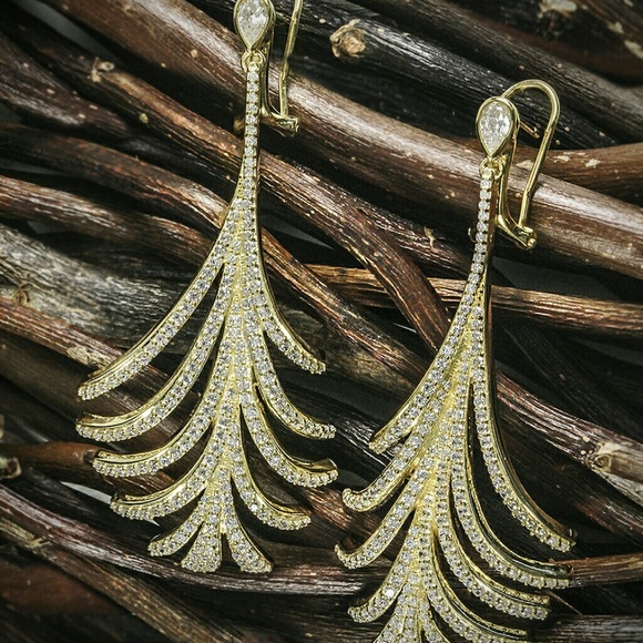 Chandelier dangling earring in 14K yellow plated