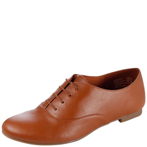 Brown Oxford shoes