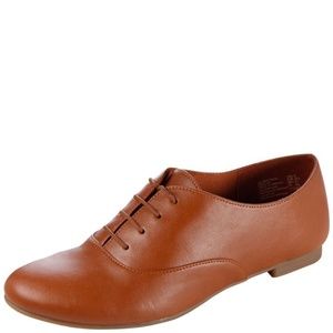 Brown Oxford shoes