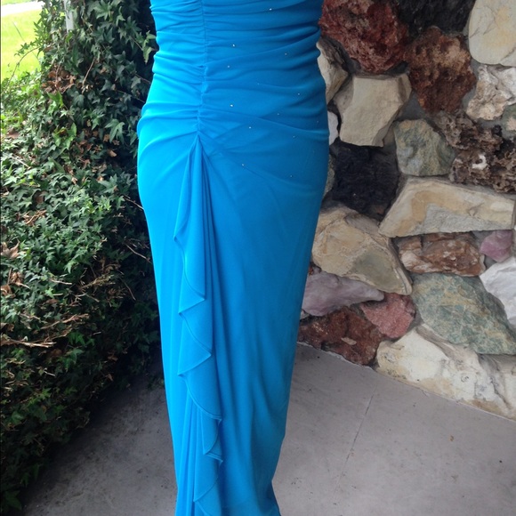 WINDSOR • Stunning Gown - Picture 2 of 3