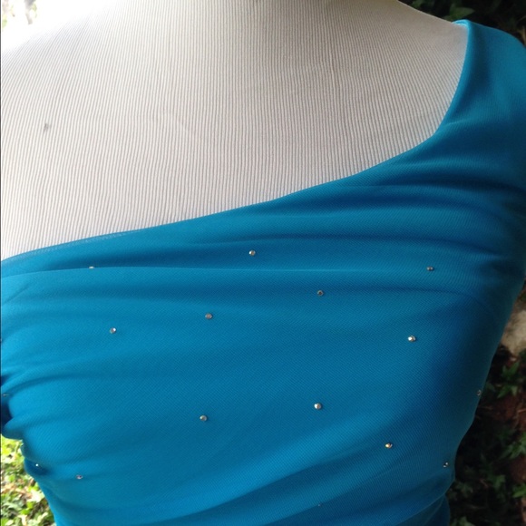 WINDSOR • Stunning Gown - Picture 3 of 3