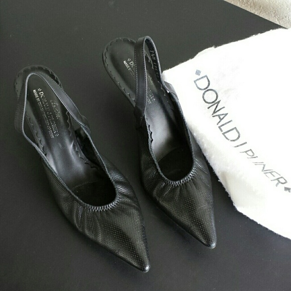 Donald J. Pliner black stretch pumps
