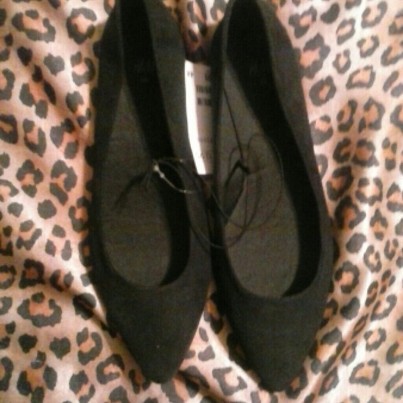 New H&M pointed flats shoes black size 7