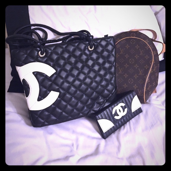 Cute purses and wallet.