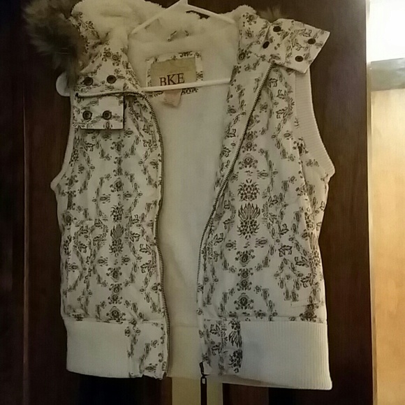 BKE White Puffer Vest